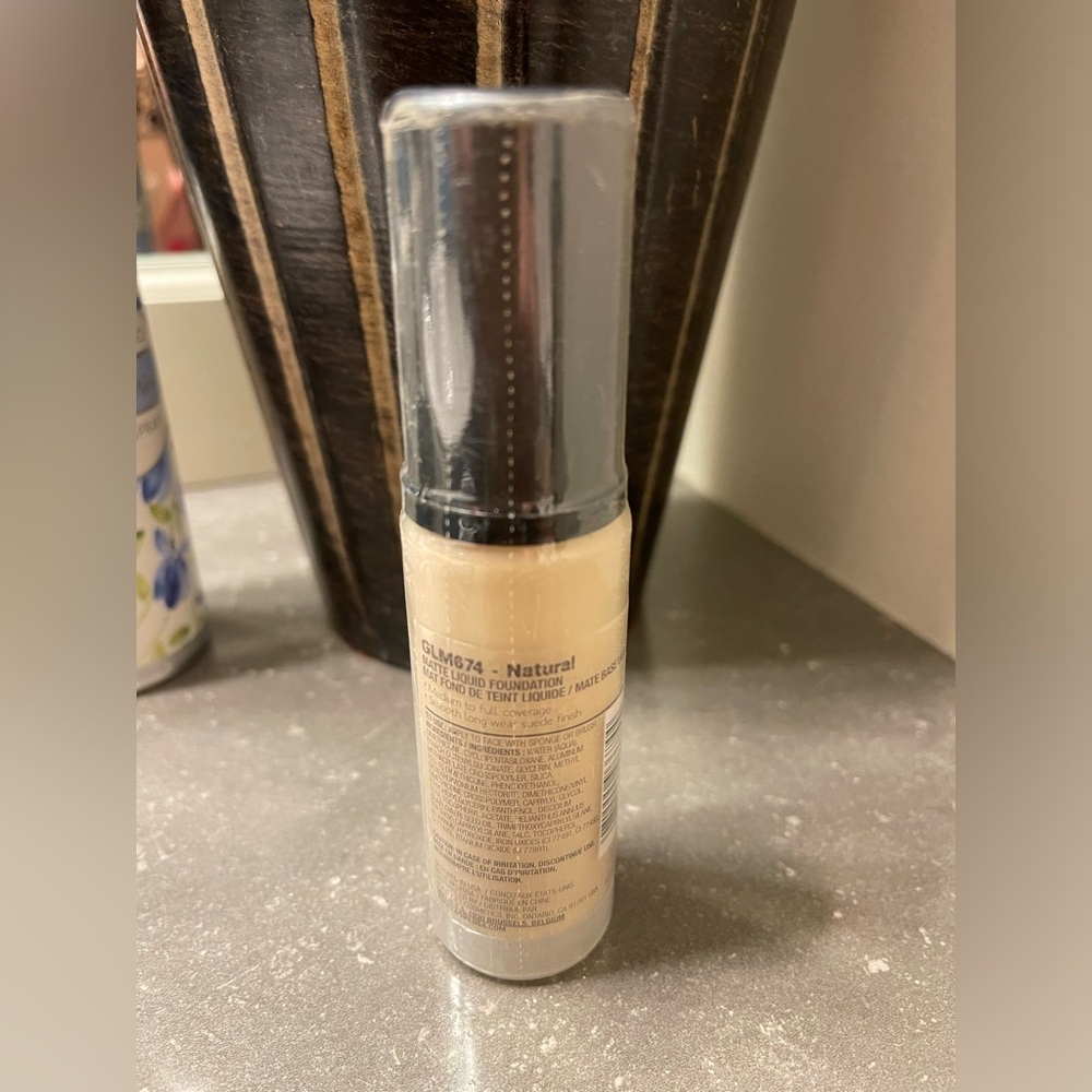 L.A Girl pro matte foundation, natural - Picture 2 of 3